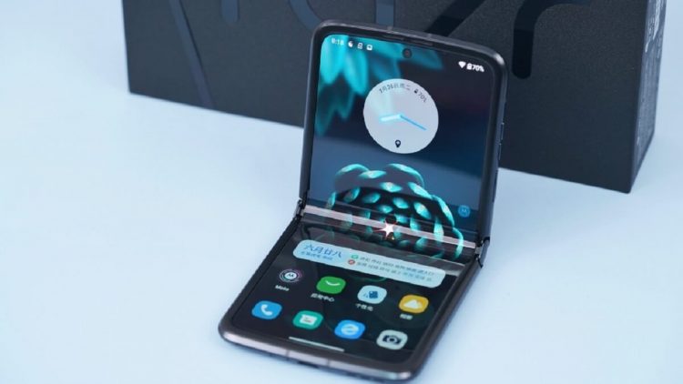 Motorola iki yeni Razr akilli telefon uzerinde calisiyor