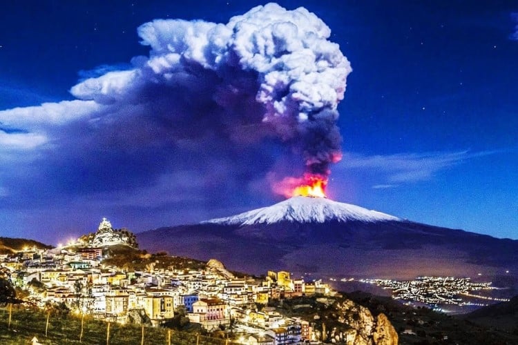 Etna yanardagi yeniden faaliyete gecti
