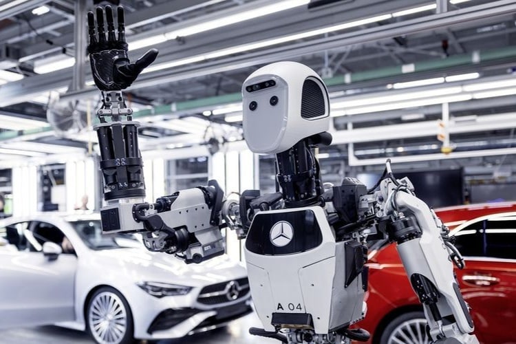 Mercedes Benz insansı robot