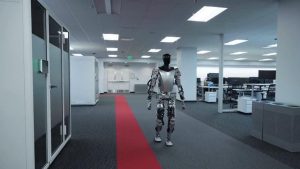 musk-tesla-gelecek-yil-optimus-insansi-robotunu-satmaya-baslayabilir