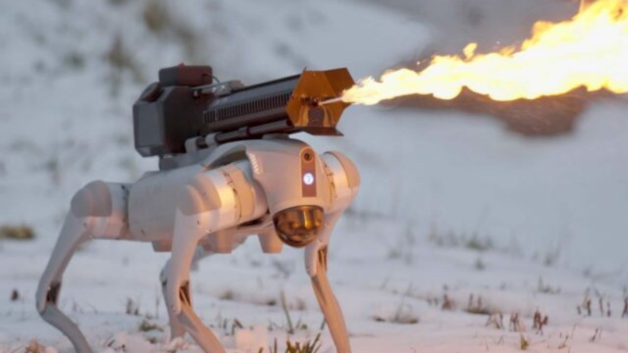 Alev püskürten robot köpek Thermonator ile tanışın!