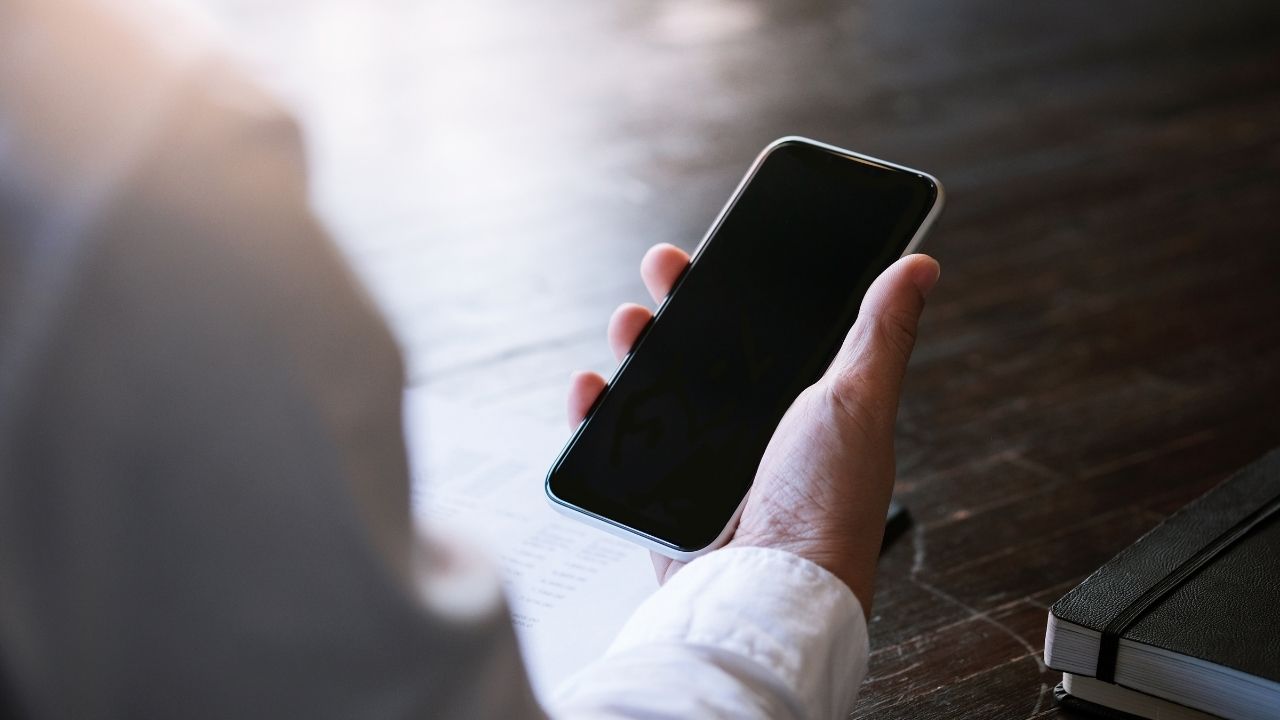 Akıllı telefon pazarında egemenlik: Apple ve Samsung’un yükselişi