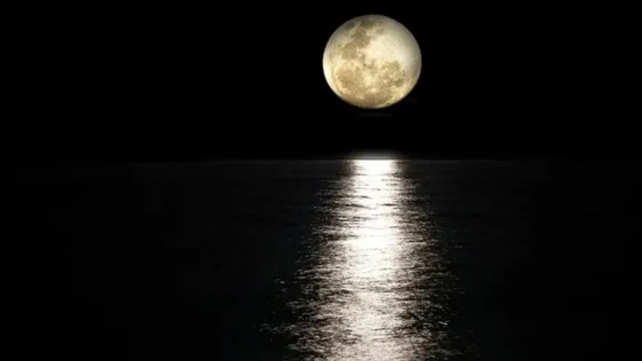 Dolunay-ne-zaman,-hangi-gün,-saat-kaçta?