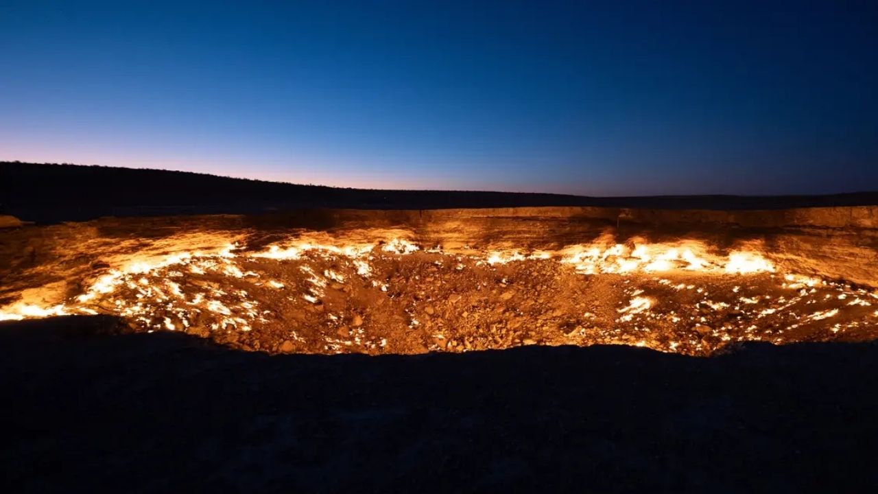 Dünyanın en büyük doğal gaz yangını ‘Cehennem Kapısı’ tarihe mi karışıyor?