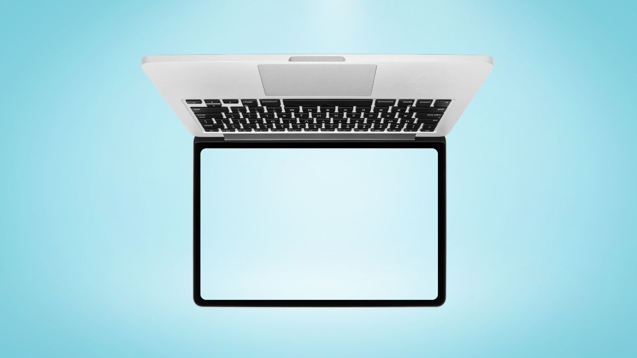 Laptopunu ters kullanan Türk, interneti ikiye böldü