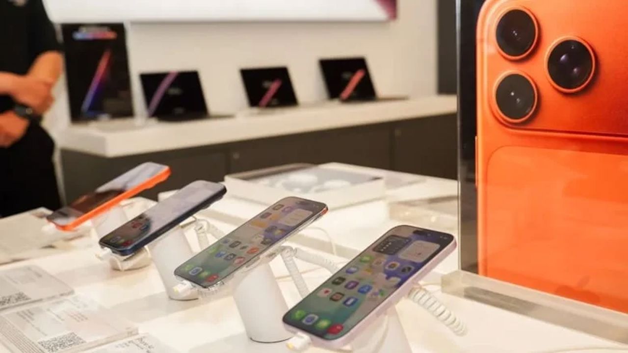 iPhone 17 Pro Max’te Renk Krizi! “Kozmik Turuncu” Rengi Pembe Tonlarına Dönüşüyor